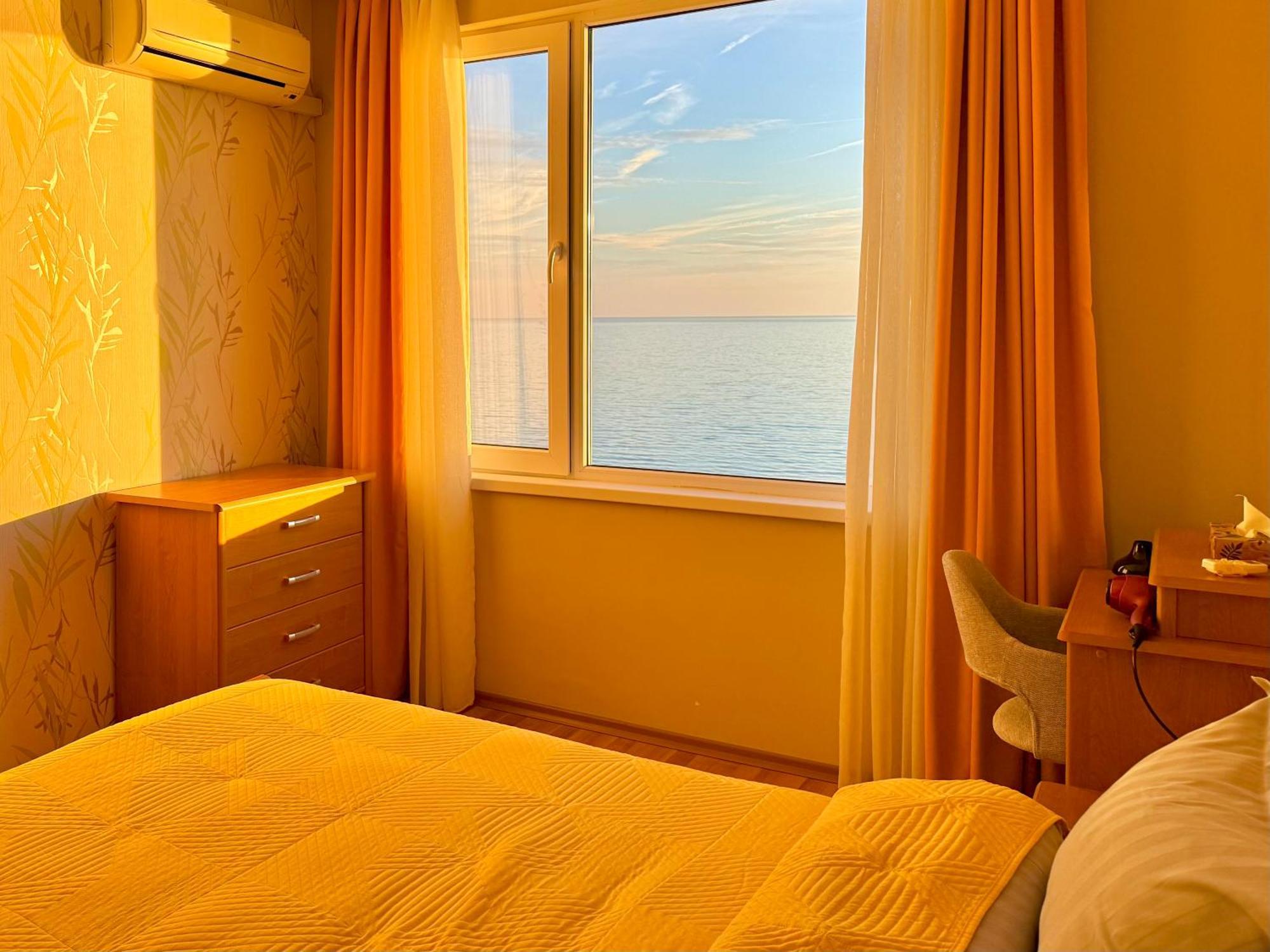 Beachfront Havana Свети-Влас Экстерьер фото
